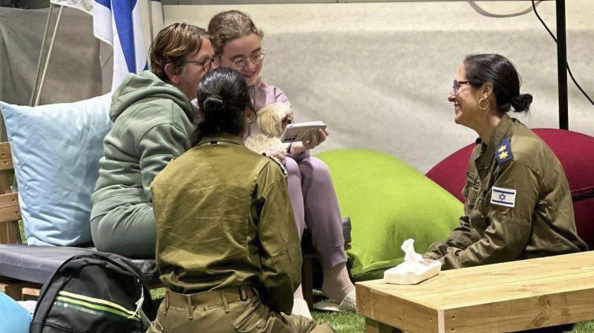 Mia v zajetí teroristů schovávala fenku Bellu, živila ji zbytky jídla